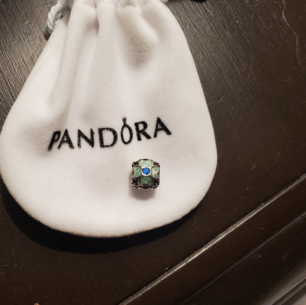 Pandora flower charm - authentic